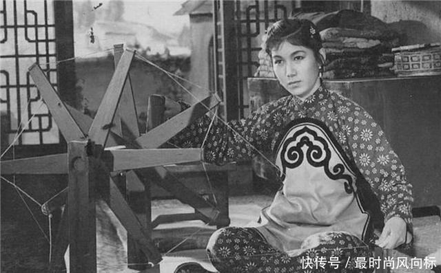 喝茶|三日不喝茶,不能不看新凤霞,唱戏半生,晚年书写往事,从不抱怨