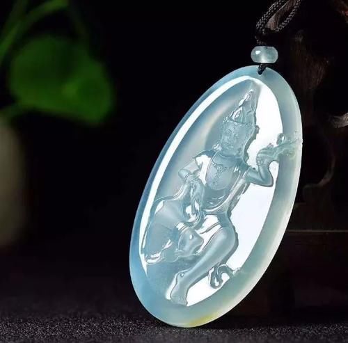 翡翠蓝水种是什么意思？什么样的蓝水翡翠好呢？