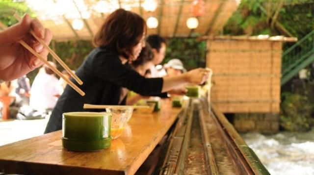 素面|火遍日本的“流水素面”,传入中国后却默默无闻,吃货表示太脏了