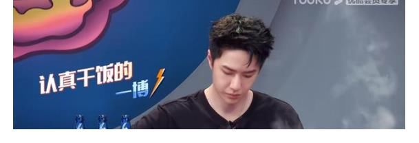 火鍋|王一博笑到不能停，喜獲一波王炸新杯子，香菜依舊是最愛