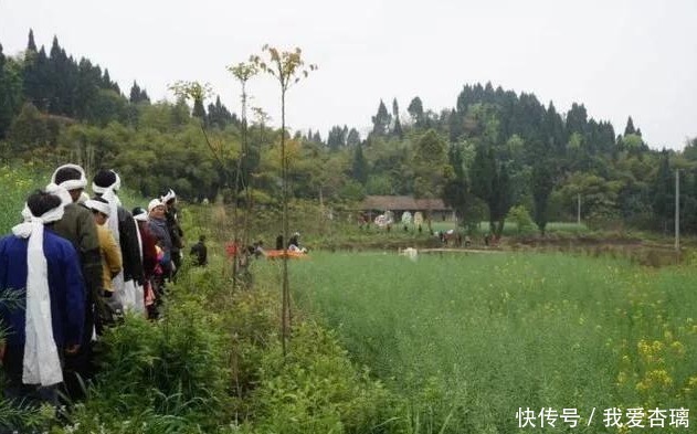 为何出殡那天要摔瓦盆？最适合摔瓦盆的人选是谁？万一没摔碎咋办