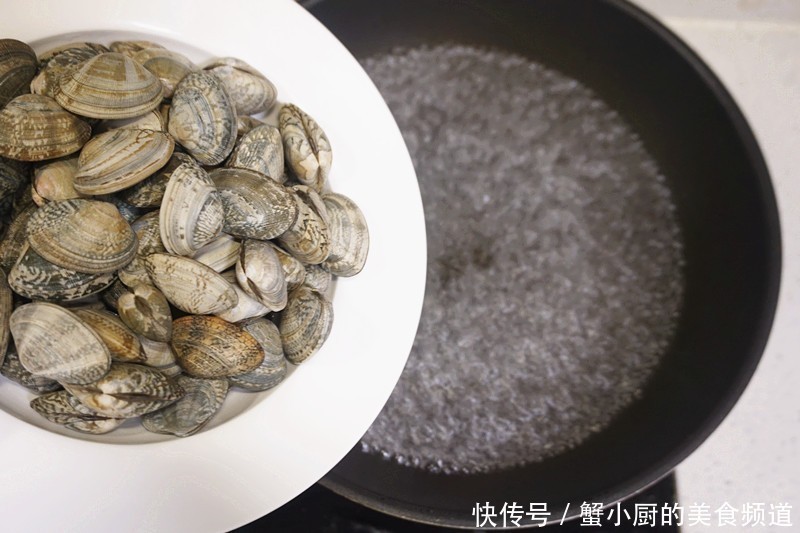 花蛤好吃的做法,香辣下饭,老公就喜欢拿来做下酒菜