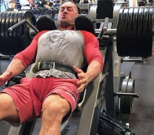 泰伦|男子身高接近2米, 锻炼出一身健美肌肉, 也因此实现了梦想!