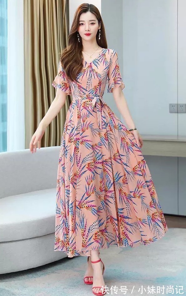 裙子|V领海边度假长裙子,高贵的典范