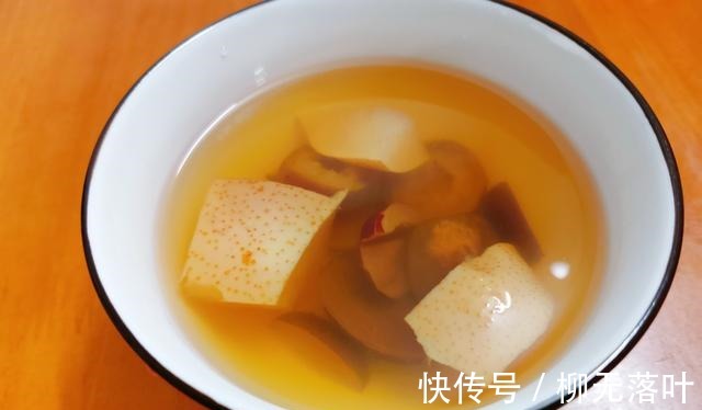 夏秋|夏秋交替，多忙都要常喝汤，雪梨和山楂搭配，润肺清燥又开胃！
