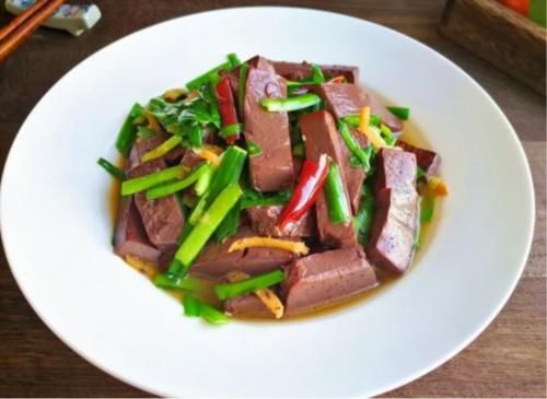  补血|韭菜和它是绝配，等于天然“补血菜”，补血补铁，脸色更红润