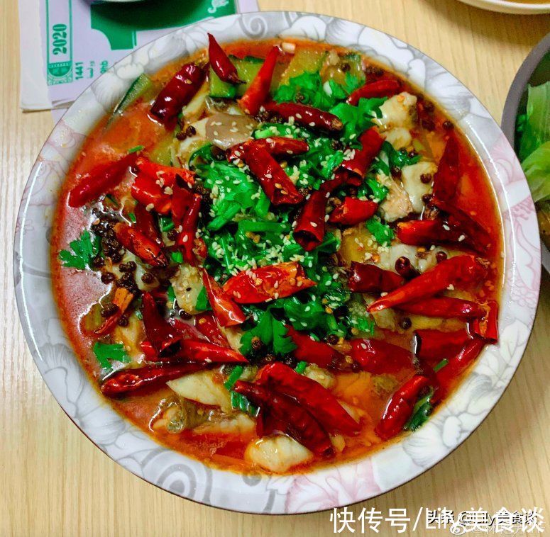 回到老家|“飞人”苏炳添妻子晒美食，丰盛接地气，广东家庭真会吃，看馋了