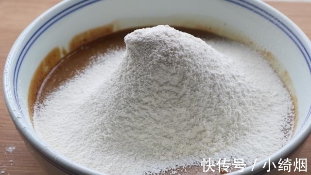 面食|红枣加2个鸡蛋,不用烤箱不油炸,美容又养颜,女人孩子要多吃