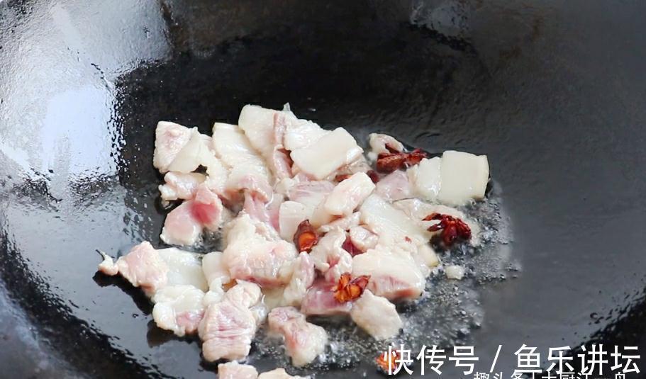 白菜炖豆腐,先炒白菜还是先炒豆腐?大厨教你正确做法,涨知识了