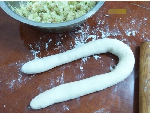 这个包子没有肉却特别鲜，只用俩食材，一个负责香，一个负责鲜！