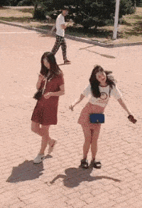 |搞笑GIF：不怕奔驰与路虎，就怕大众下面有字母