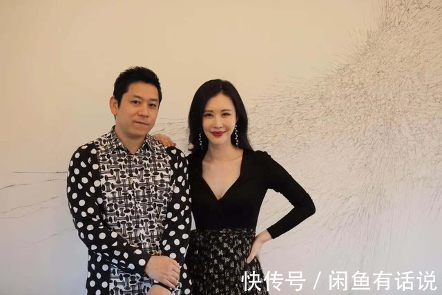 知性|王石小30岁娇妻越来越富态,穿开叉旗袍身材挺有韵味,阔太范十足