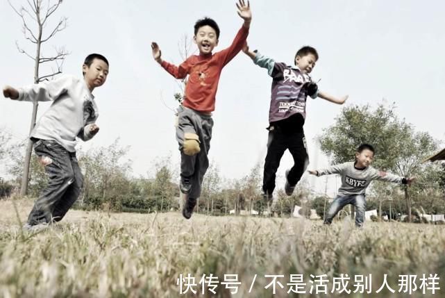 外面的世界|越无知的父母越喜欢给孩子灌输这种“穷思想”,怪不得孩子没出息