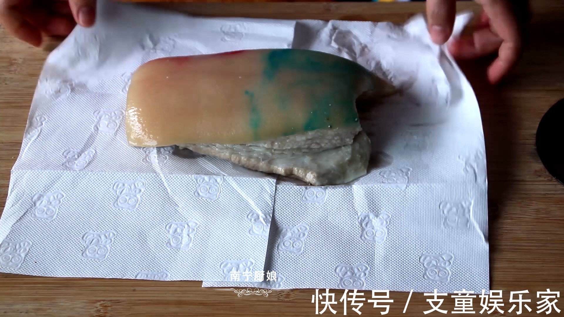五花肉|做红烧肉时,焯水和直接炖都不对,大厨教你正确做法,软糯还不腻
