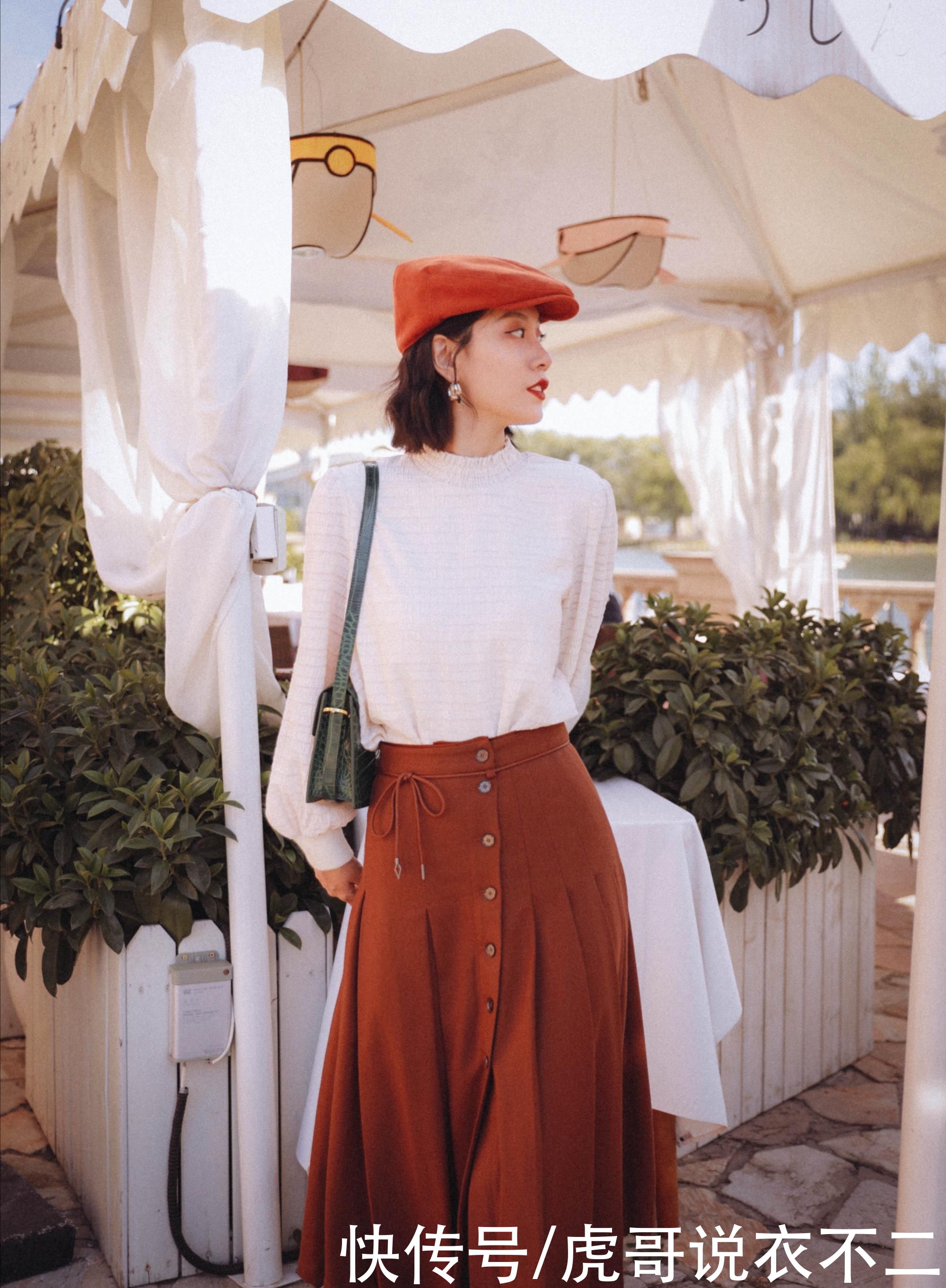 40岁女人想“扮嫩”很难，优雅却不难，穿对了比年轻人更显气质