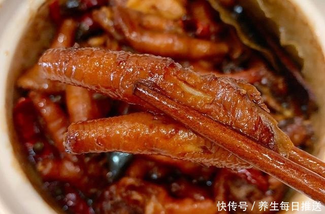 教给|红烧鸡爪怎么做好吃秘制配方教给你,香辣软糯入味,花钱买不到