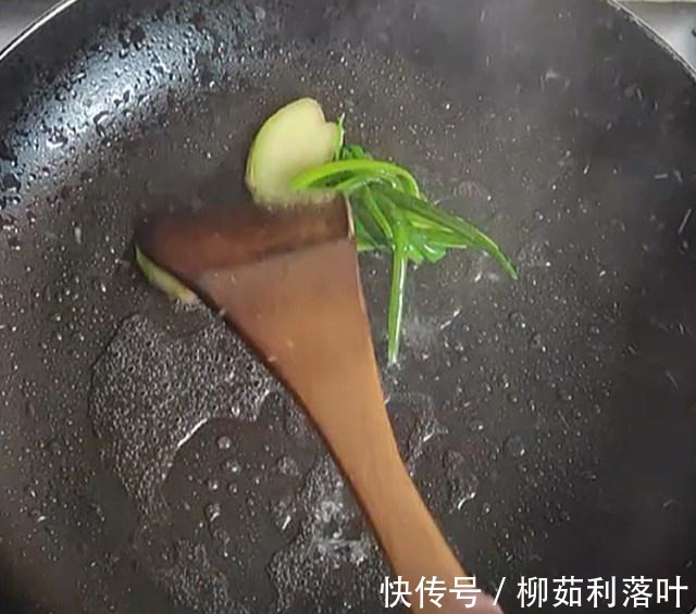 百梦|咖喱鸡肉彩色酥饼,咖喱味道浓郁,鸡肉Q弹滑嫩,一口不过瘾!