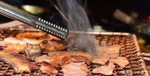 吃烤肉时, 服务员问要不要纸, 这是一种暗语, 不懂就囧了