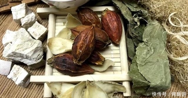保护|被痛风肾缠上,常常有4个标志,做对2件事,降尿酸保护肾脏