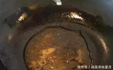 红烧类|炒糖色时,冰糖别直接下锅炒,教你正确方法,鲜红透亮,不苦不黑!