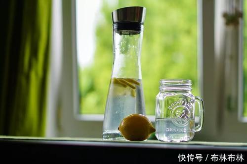 夏季肌肤容易出油缺水，控油靠清洁，补水各不同