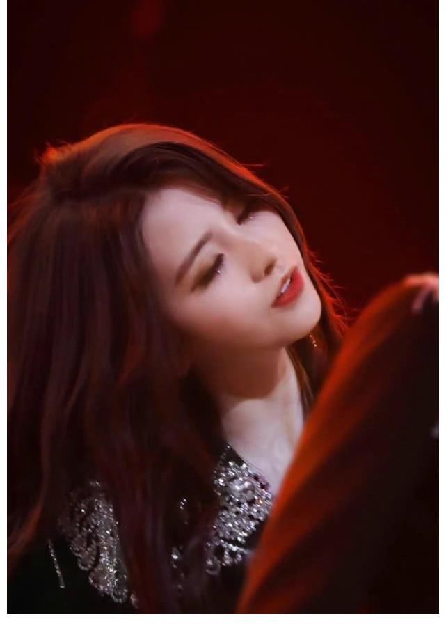 刘些宁金子涵同框，金子涵瘦了之后状态变好，笑容真的很治愈