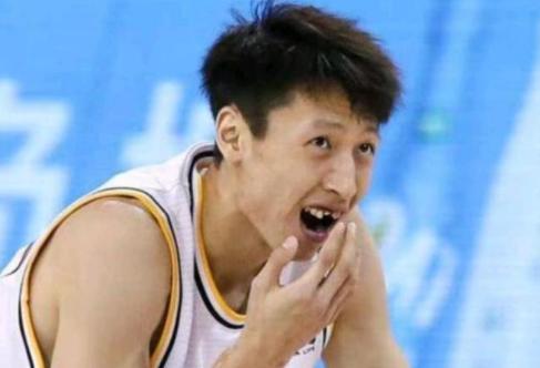 许钟豪|CBA惩罚最大争议,姚明严惩许钟豪,广东男篮4位球员却安然无恙