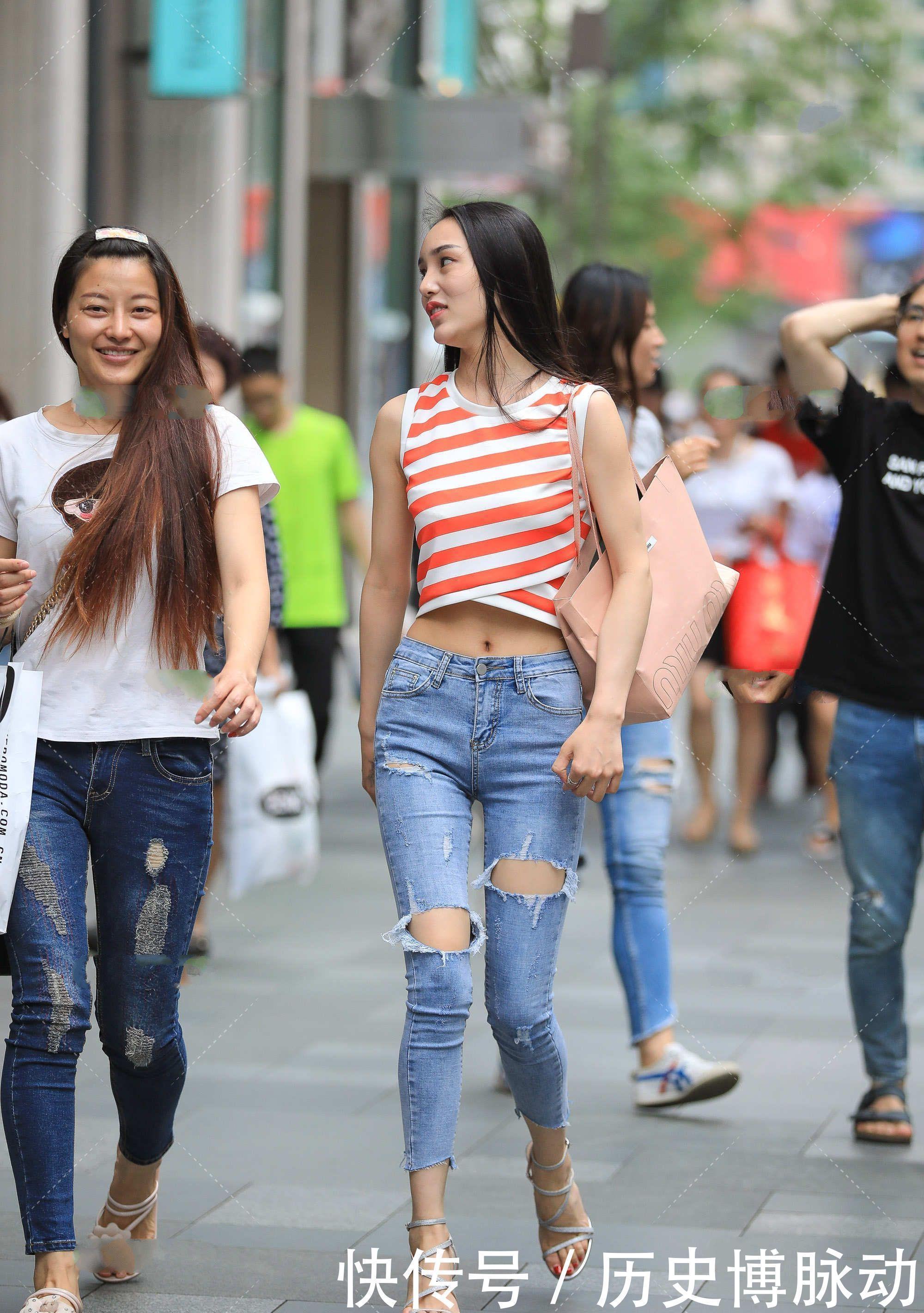 牛仔裤|活力满满的穿衣风格,红白蓝搭配,带来一整天好心情