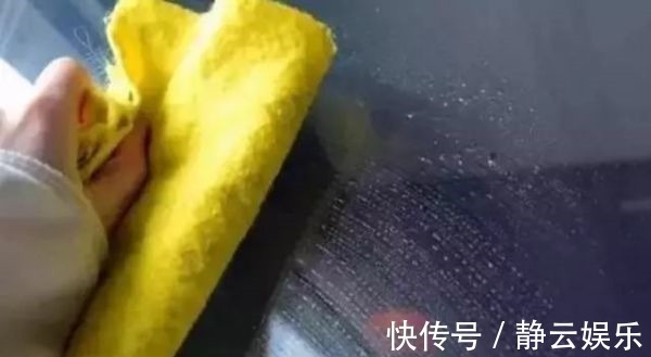 玻璃脏了别傻傻爬窗擦!教你一个笨方法,玻璃干净半年不用擦