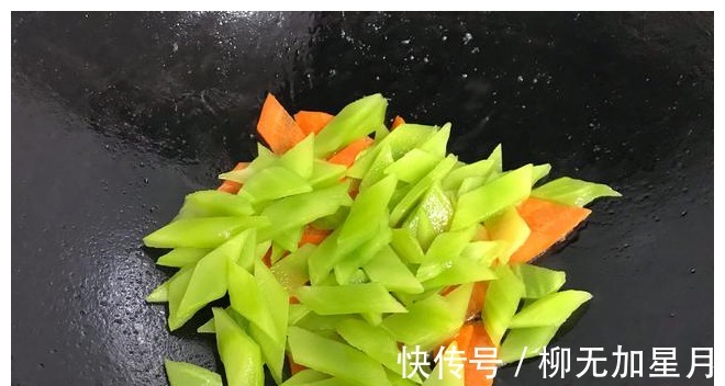 莴笋|炒莴笋时，别直接下锅，多加一步，莴笋脆嫩爽口不变色，入味好吃！
