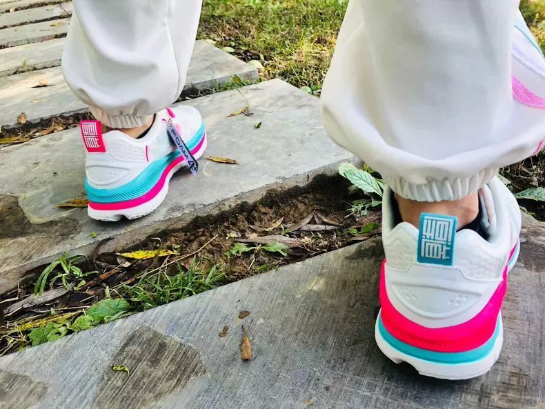 跑步 减缓冲击、低落差、耐磨损、超轻量,这双跑鞋才不到五百块?