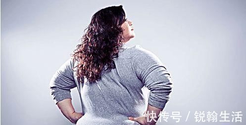 腹部|宅在家肚子大赘肉多？每天2个动作3杯水，快速消脂，突破减肥瓶颈