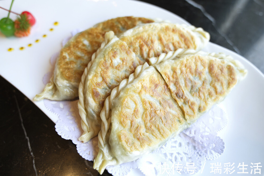 花椒油|调韭菜馅，直接拌馅是错的，多做1步，韭菜翠绿又鲜香，不会出水