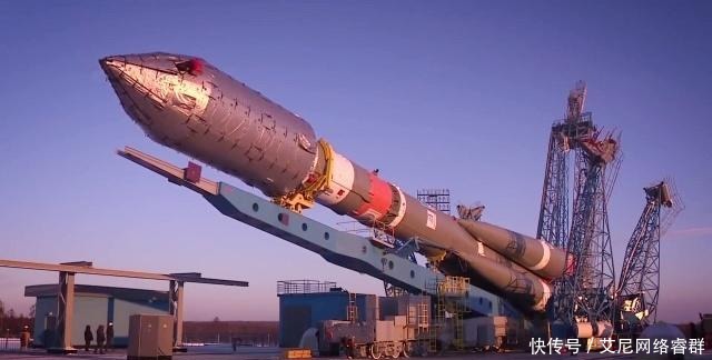 300吨级火箭高空爆炸，19颗人造卫星报销，此国直接负债百亿