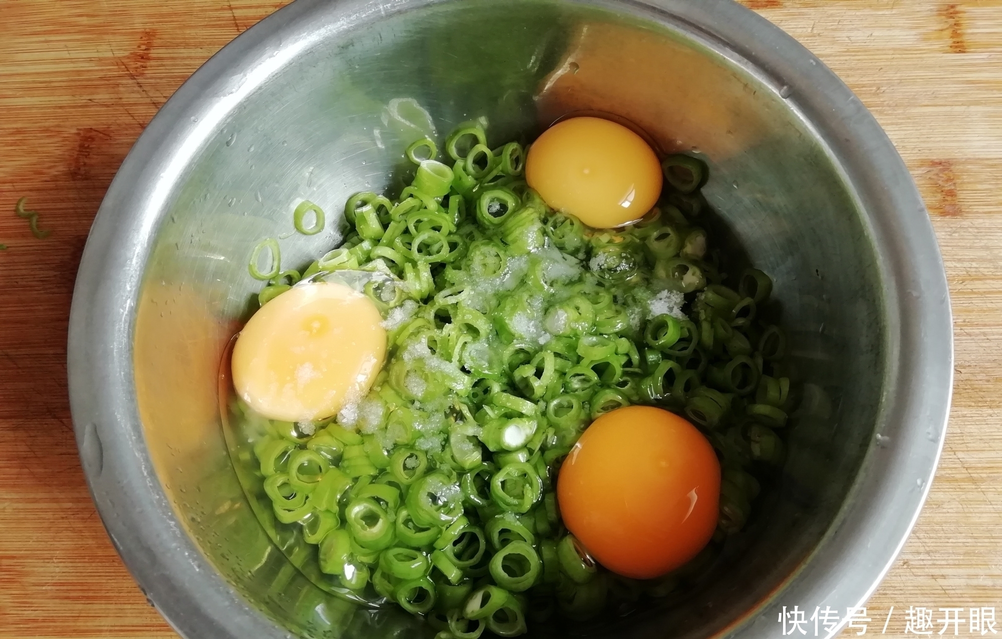 夏天要多吃这碱性蔬菜,清脂又刮油,1周吃3次,腰围细皮肤好