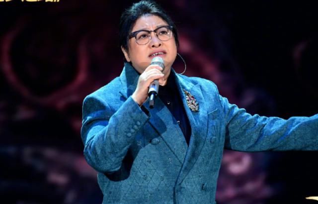 央视春晚亮点多：周杰伦撞脸陈赫，韩红酷似刘欢，倪妮最吸睛