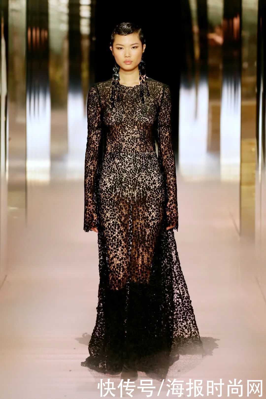 高定周｜打开FENDI这本，关于家人、关于爱的浪漫手册