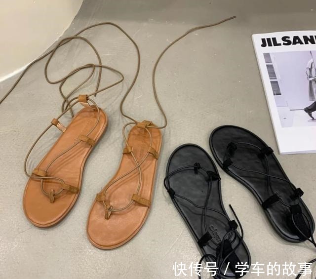 脚背 是时候穿凉鞋了!今年流行这几款,清凉显脚小!