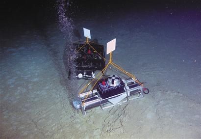 深海高性能传感探测设备首次海试完成