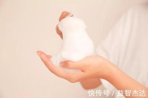 毛巾|洗脸三不要:不要超过一分钟,不要用很烫的水,第三不要少有人知