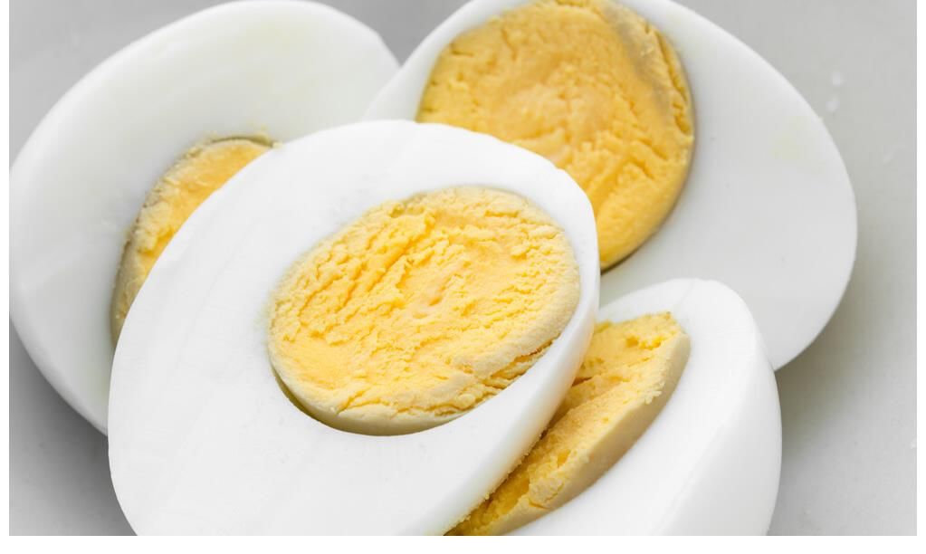 蛋黄鸡蛋|吃一次等于补10天维生素D,医生:坚持吃一个月,骨骼壮如牛