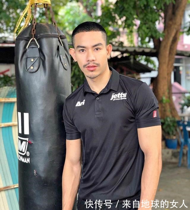 短发|潮酷、Man,他是一个有着八块腹肌和人鱼线的短发型男!