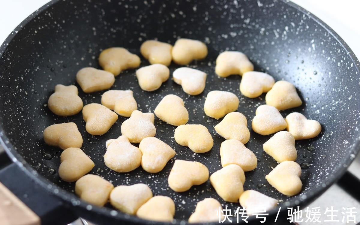 南瓜块|自制奶香南瓜小馒头,不用烤箱,制作简单,一个平底锅就能搞定