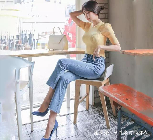 长腿美女穿牛仔裤,优雅大气显女性迷人气质,激发青春活力!