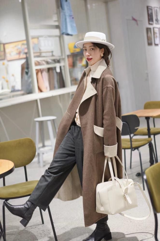 冬天想要有风度还要有温度，不要单一选面包服了，选叠穿也不错