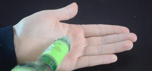 妙用|花露水倒在手上，作用太棒了，解决了很多人的烦恼，早知道就好了