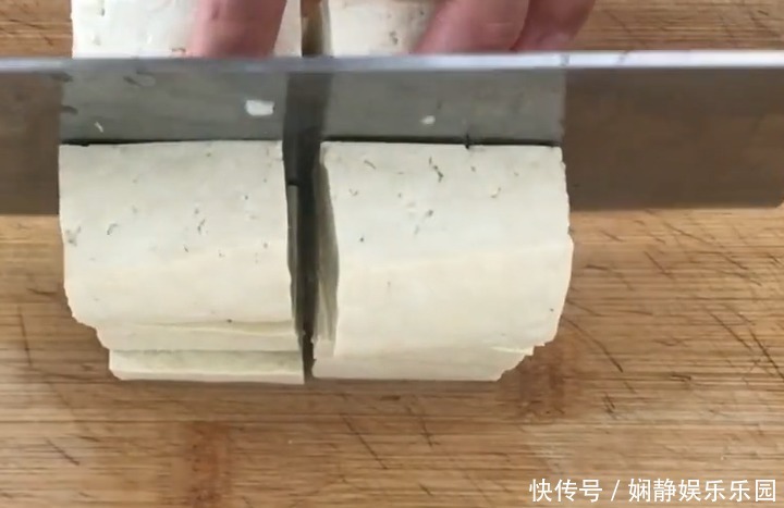 早上|豆腐又出新吃法,做法简单,外酥里嫩,早上花几分钟做一大盘