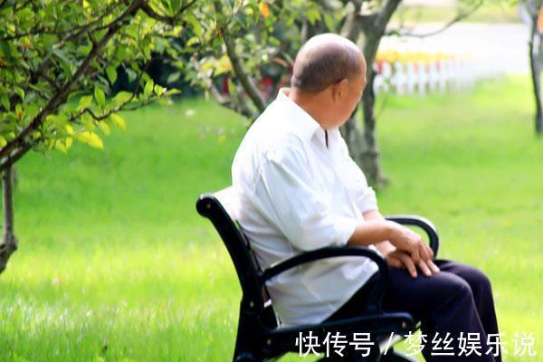 骨头|年纪大了,骨头容易变脆,专家建议:除了牛奶,也可常吃4物