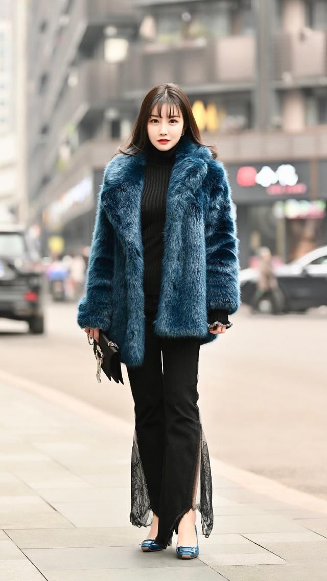 精美时尚显得十分优雅大气，简约又休闲穿出婉约的淑女味