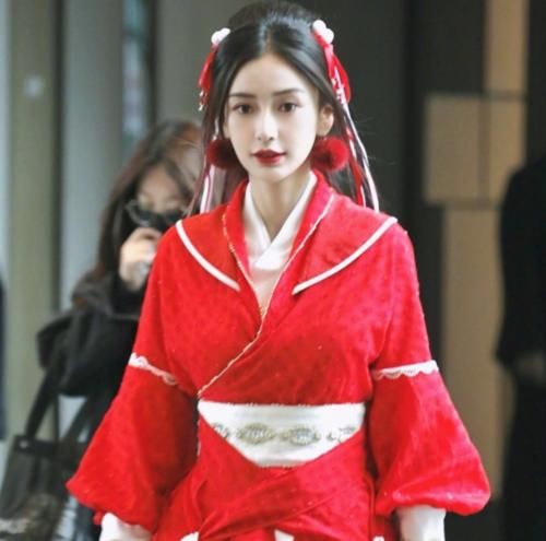 原以为蔡徐坤只适合现代造型，但他换上古装后，这才叫一眼误终生